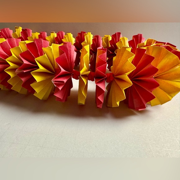 Handmade Deep Pink & Yellow Paper Lei - Picture 6 of 7